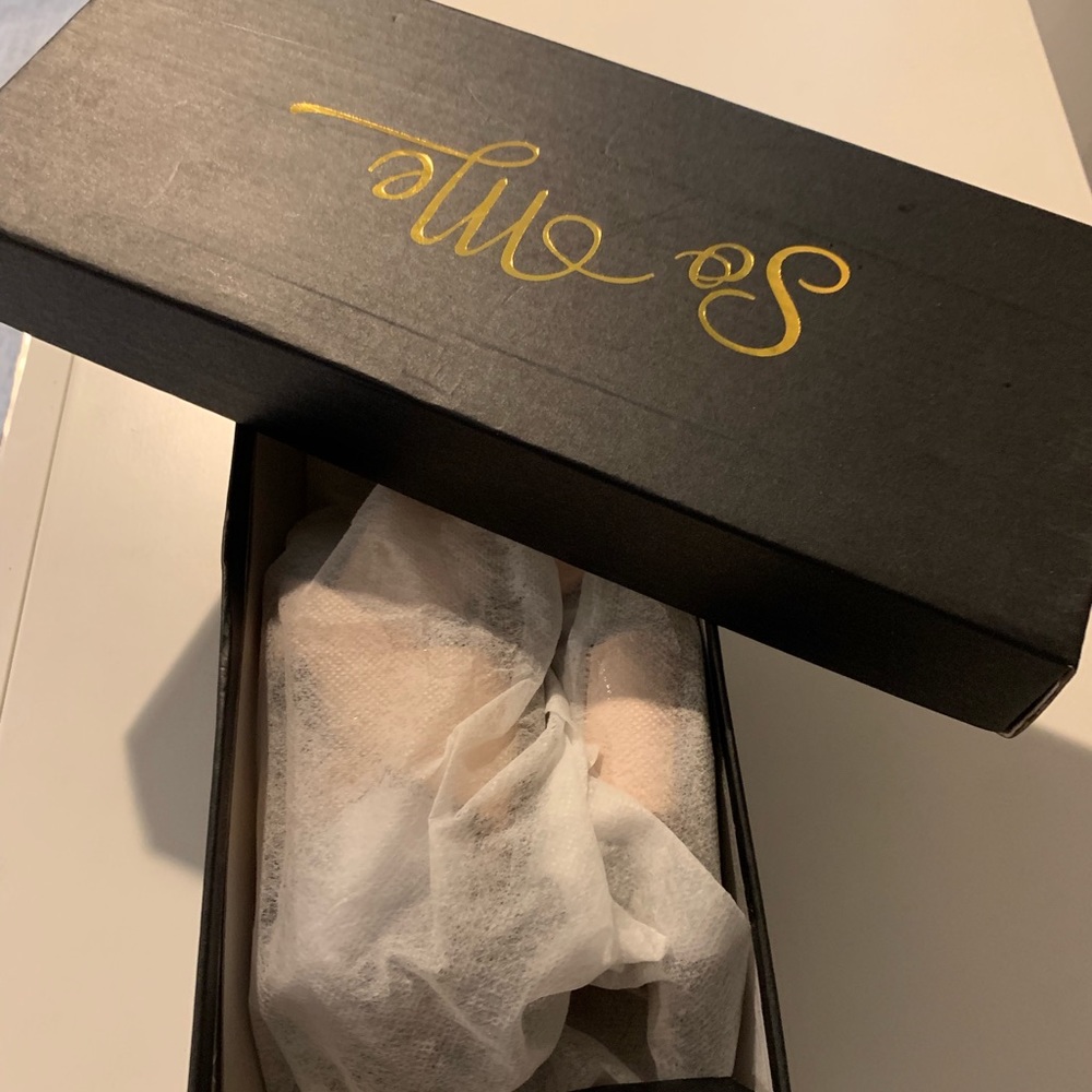 Brand New! SZ 7 Blush gloss colored sandals - Picture 4 of 5